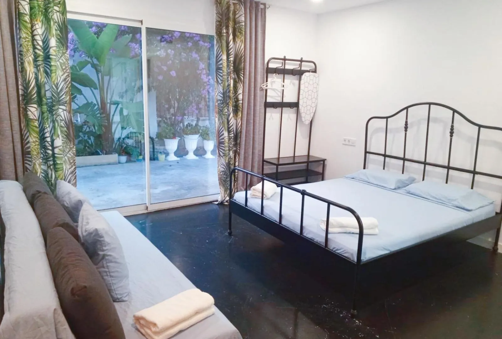 Hug Hotel2022 El Carrer del Canonge Aparthotel